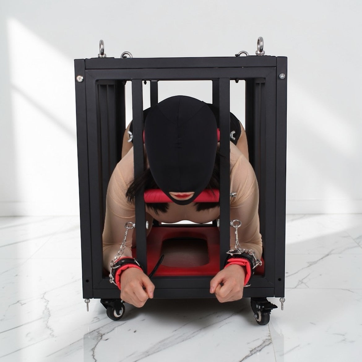 Premium BDSM Kooi op Wielen – Stalen Bondage Cage met Vergrendeling